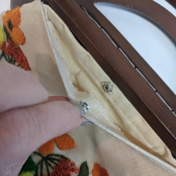 Vintage Wooden Handle Embroidered Hand Bag Purse - Picture 5 of 12